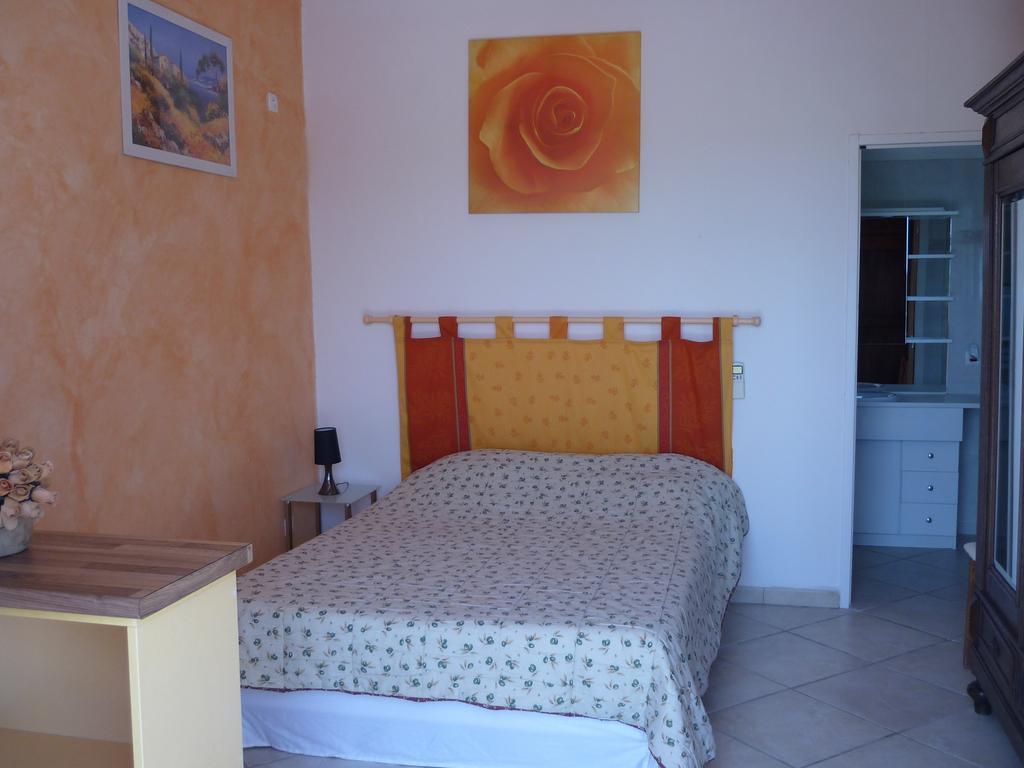 Soleil De Camargue Villa Arles Room photo